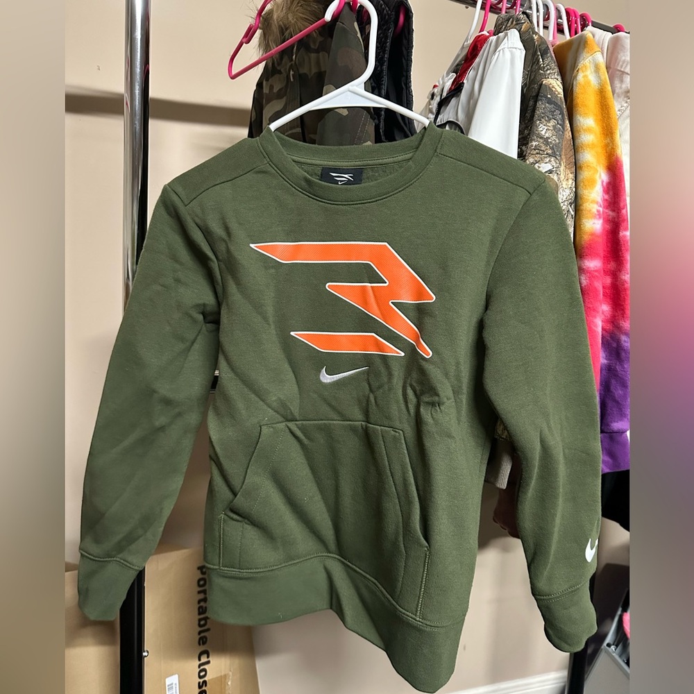 Nike crew neck olive